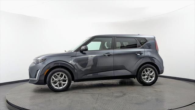 2023 Kia Soul LX Image 3 of 29