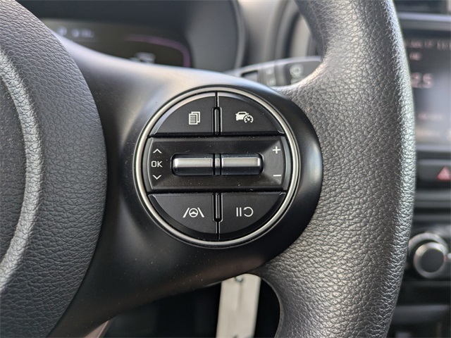 Vehicle image 28 of 31