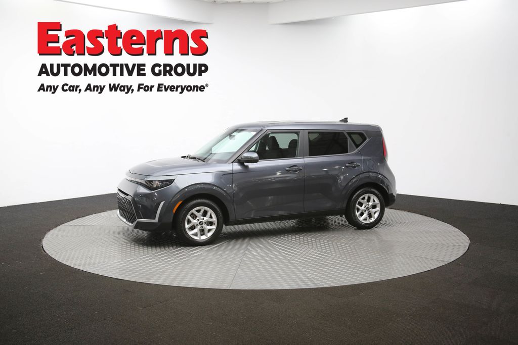 2023 Kia Soul LX Image 2 of 62