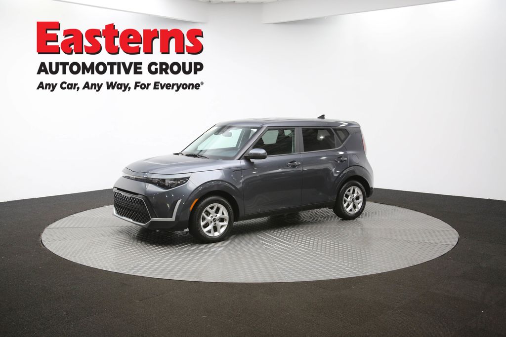 2023 Kia Soul LX Image 5 of 62