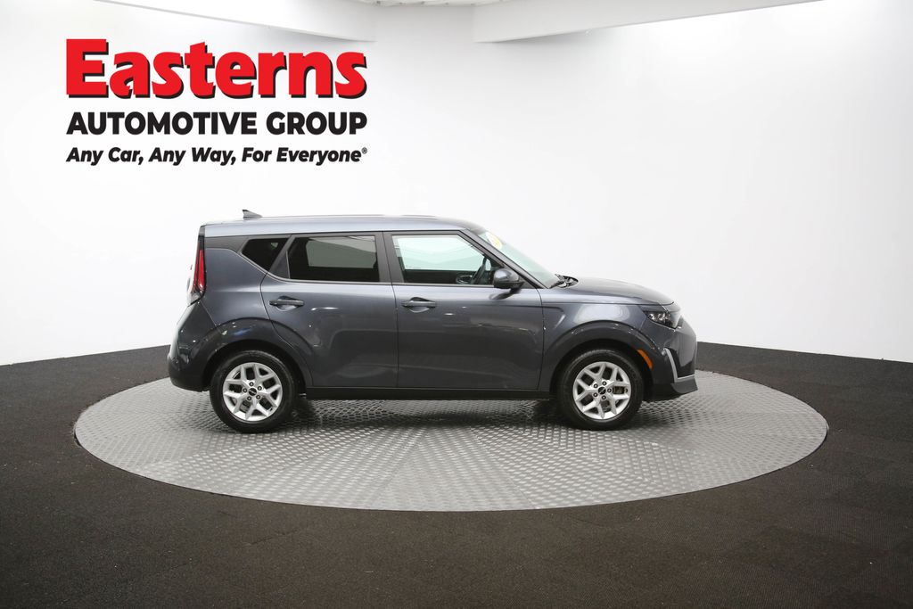 2023 Kia Soul LX Image 17 of 62
