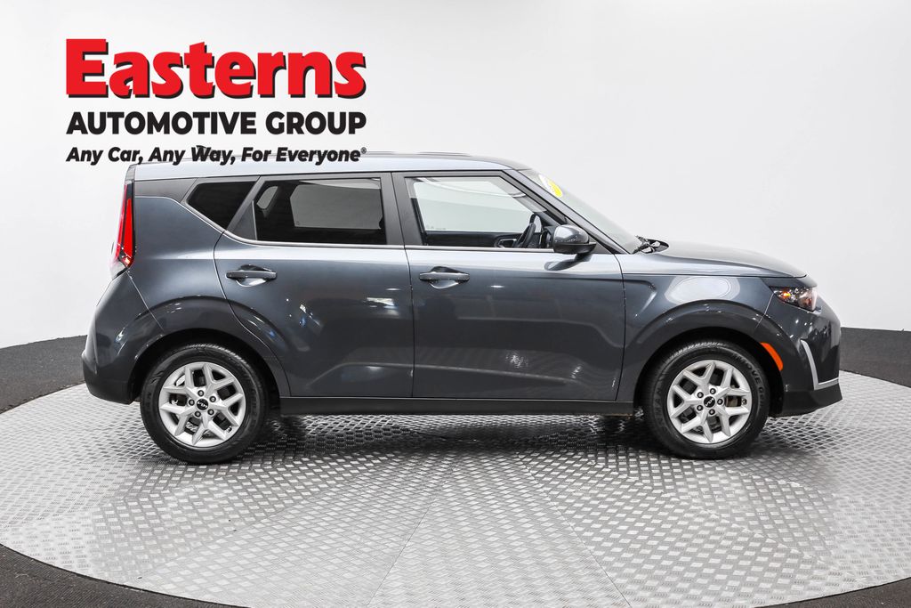 2023 Kia Soul LX Image 16 of 62