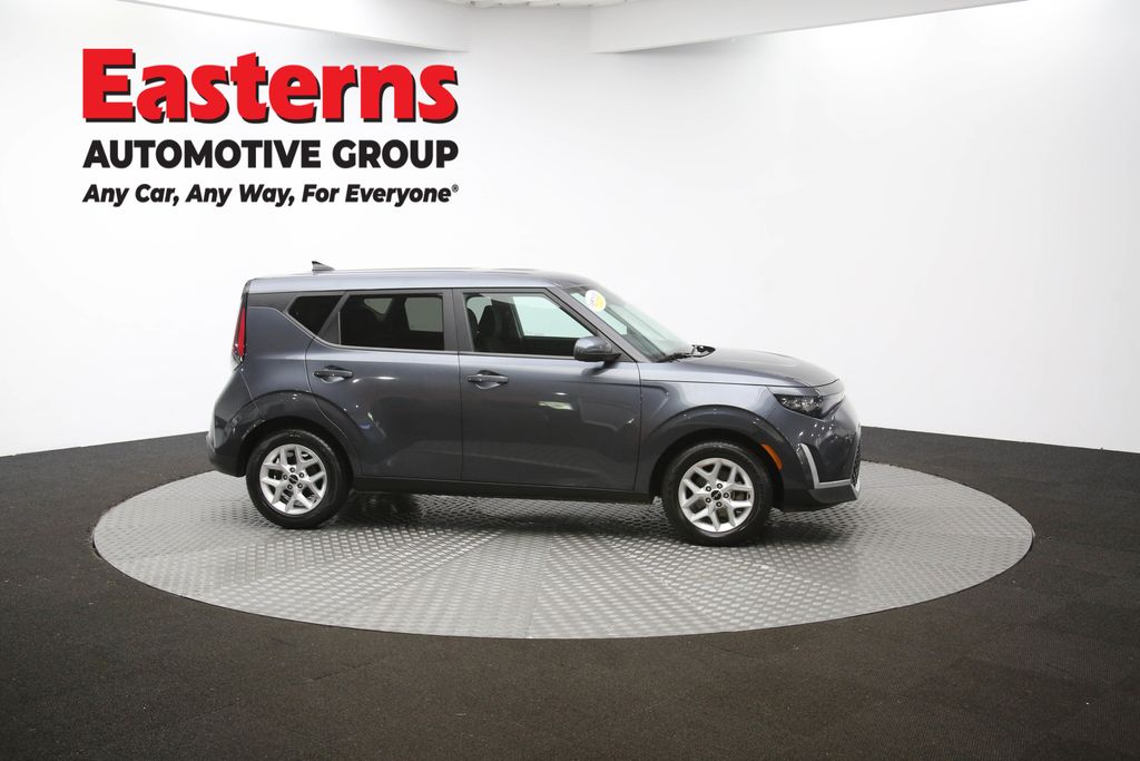 2023 Kia Soul LX Image 18 of 62