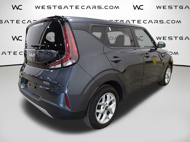 2023 Kia Soul LX Image 4 of 36