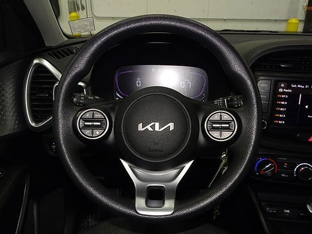2023 Kia Soul LX Image 17 of 36