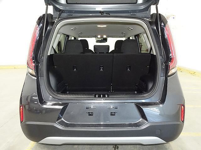 2023 Kia Soul LX Image 11 of 36