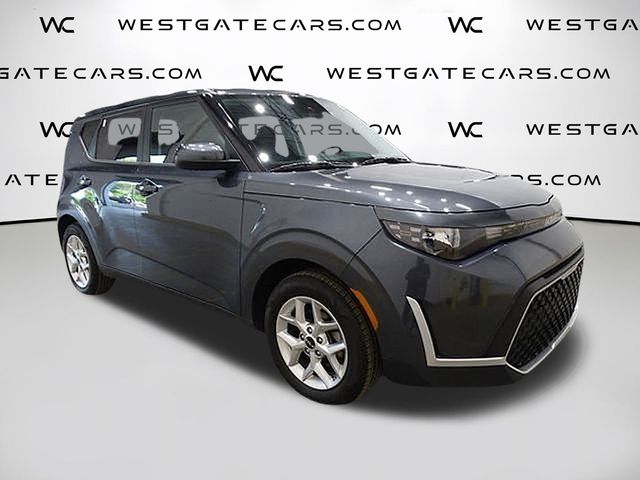 2023 Kia Soul LX Image 3 of 36