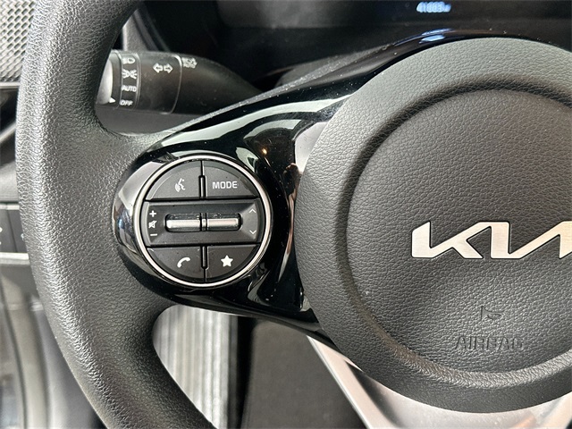 Vehicle image 21 of 31