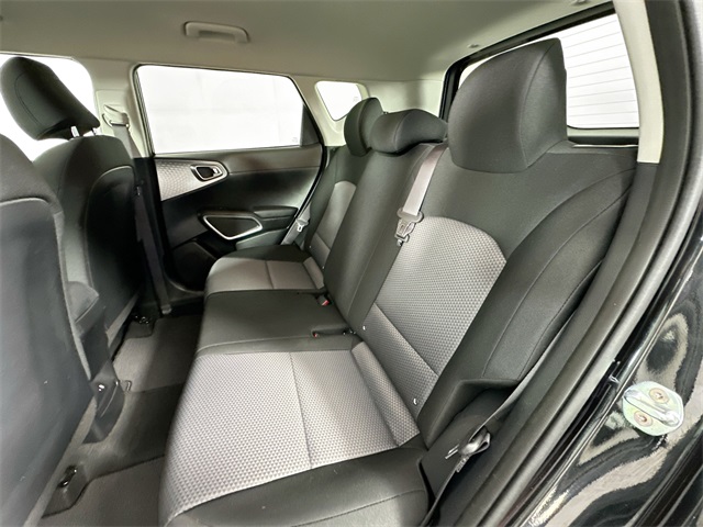 Vehicle image 25 of 31