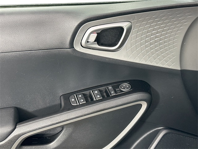 Vehicle image 24 of 31