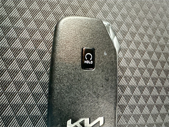 Vehicle image 17 of 31