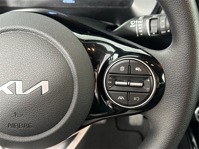Vehicle image 22 of 31