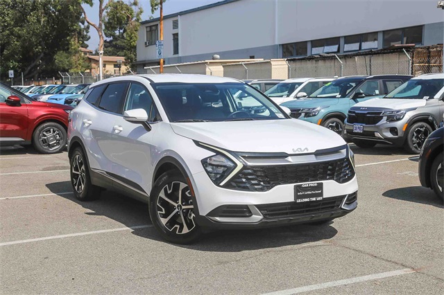 2023 Kia Sportage EX Image 3 of 30