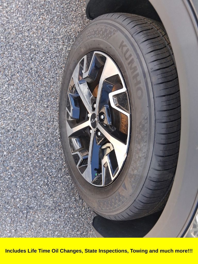 2023 Kia Sportage EX Image 3 of 15