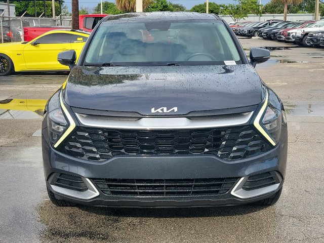 2023 Kia Sportage EX Image 2 of 32