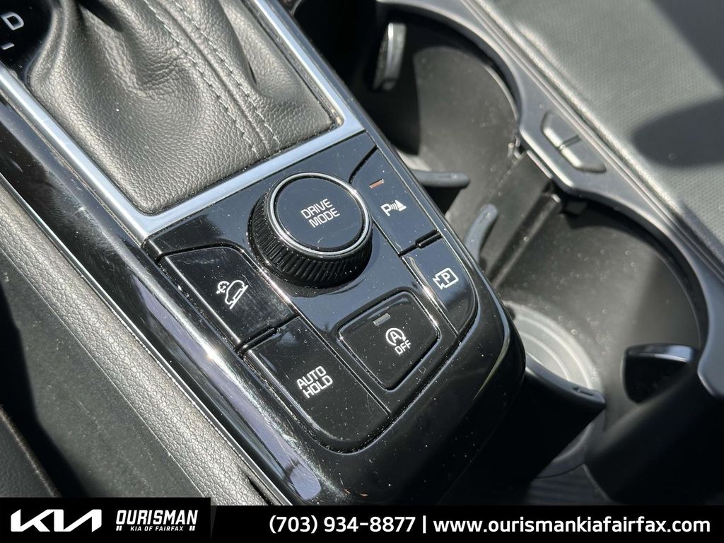 Vehicle image 11 of 25