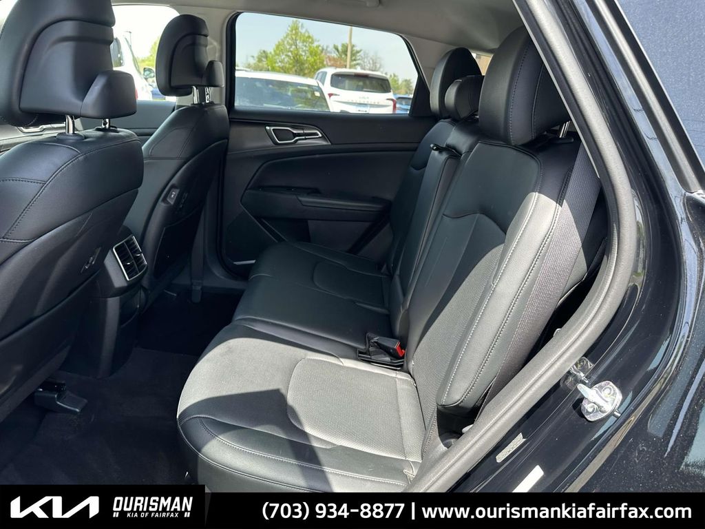 Vehicle image 19 of 25