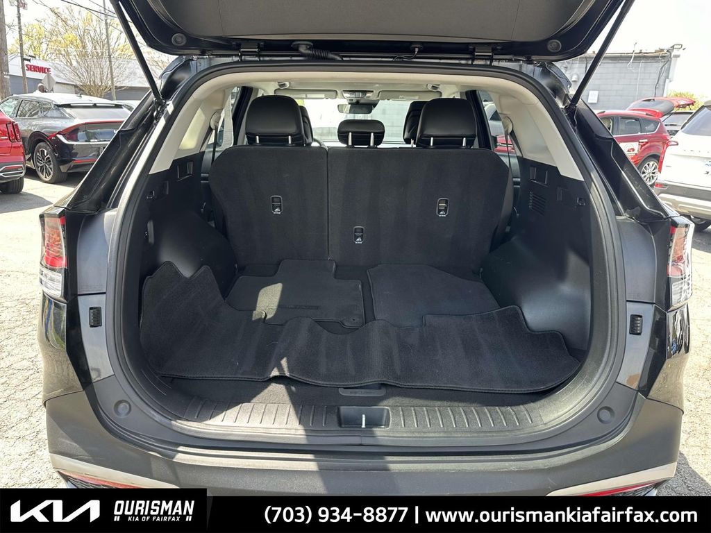Vehicle image 22 of 25