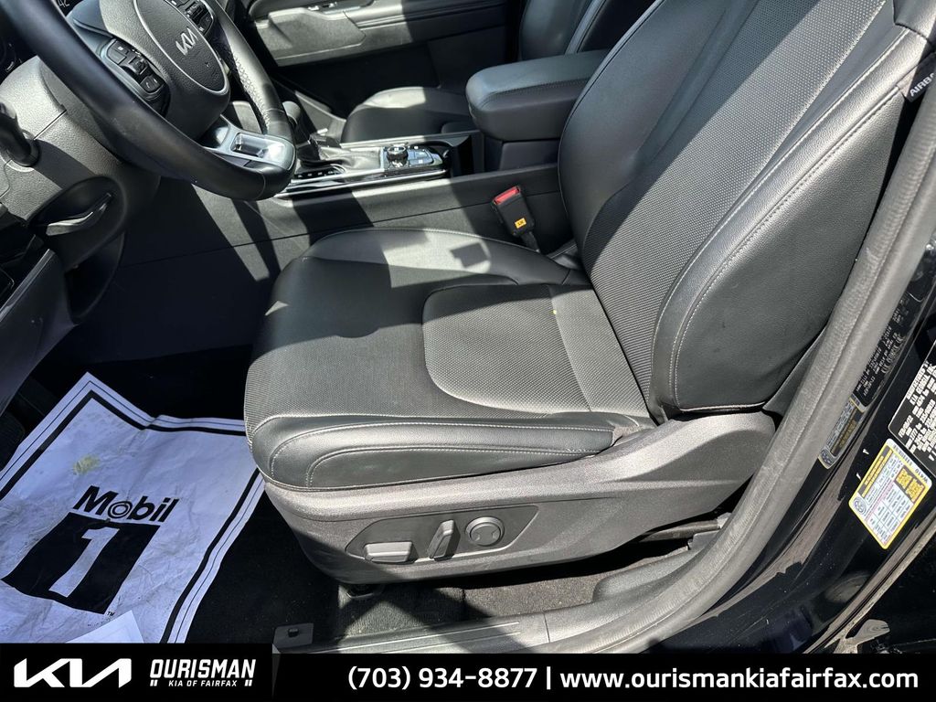 Vehicle image 21 of 25