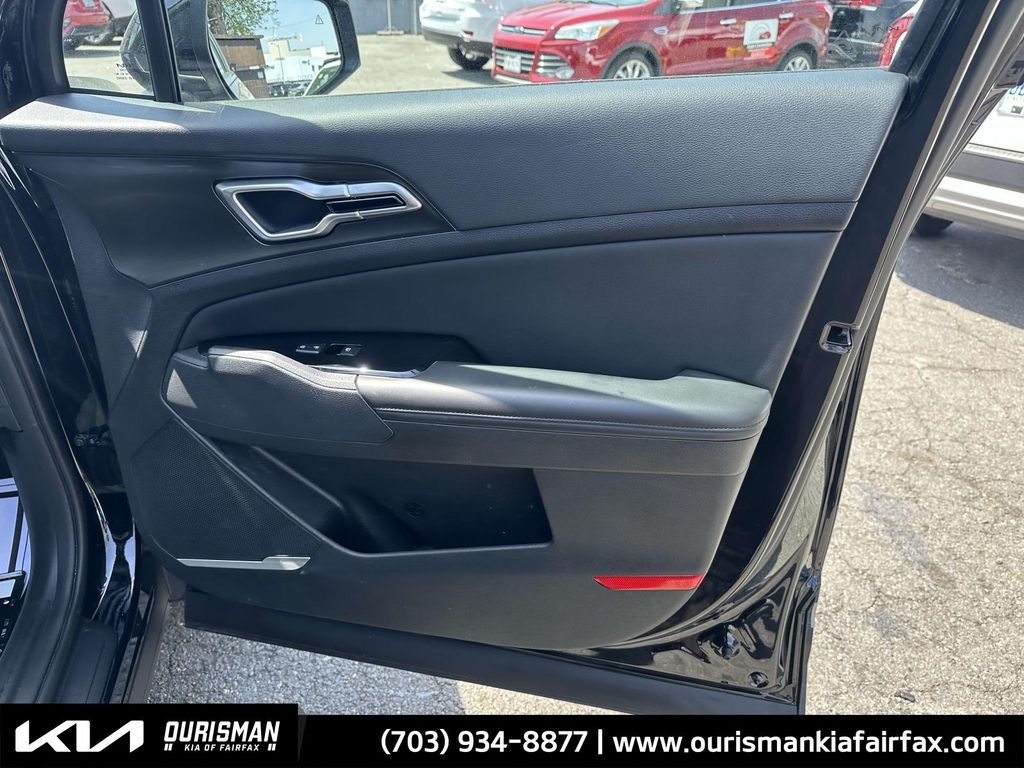 Vehicle image 16 of 25