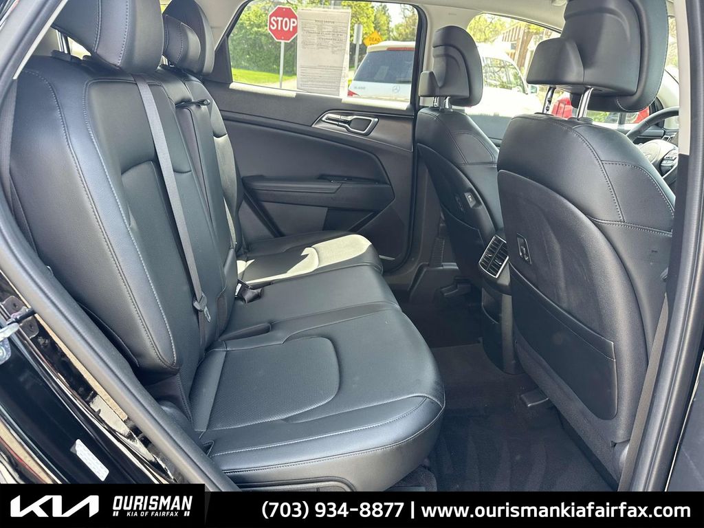 Vehicle image 18 of 25