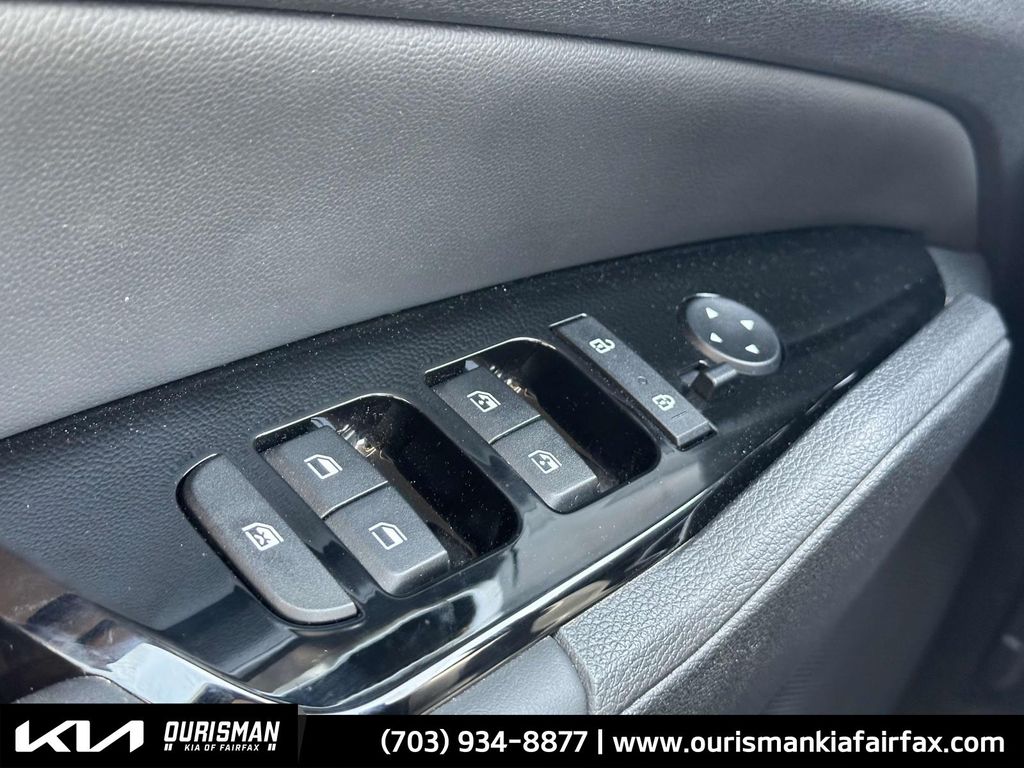 Vehicle image 14 of 25
