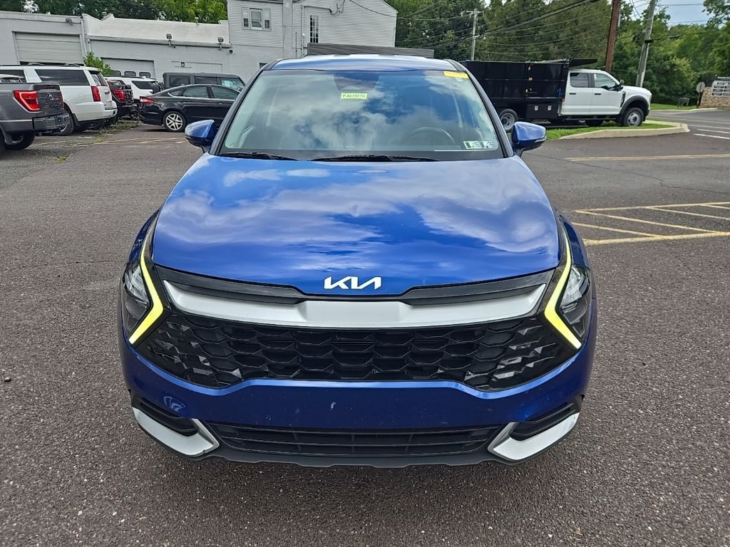 2023 Kia Sportage EX Image 2 of 17