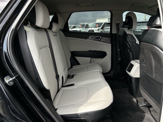 Vehicle image 33 of 48