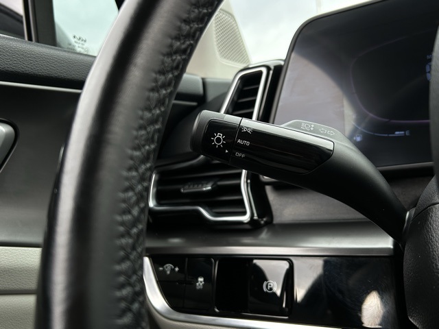 Vehicle image 23 of 48