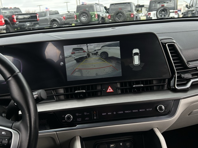 Vehicle image 16 of 48