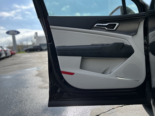 Vehicle image 26 of 48
