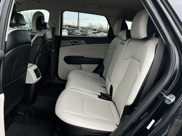 Vehicle image 29 of 48