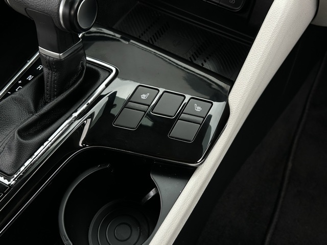 Vehicle image 41 of 48