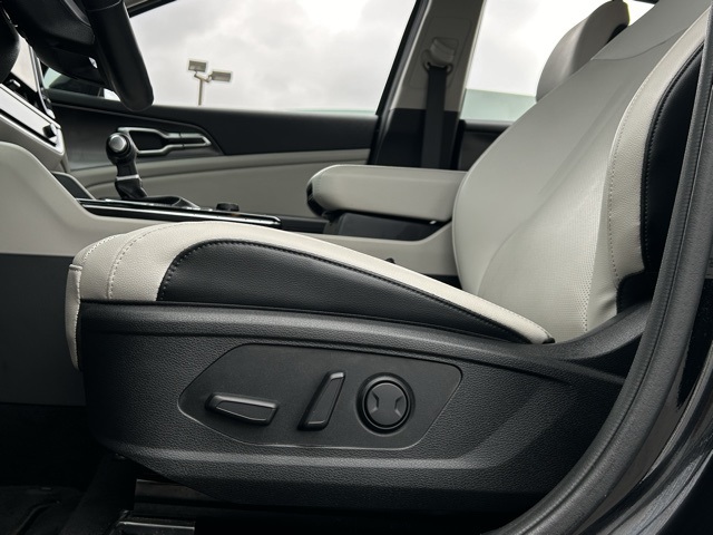 Vehicle image 43 of 48