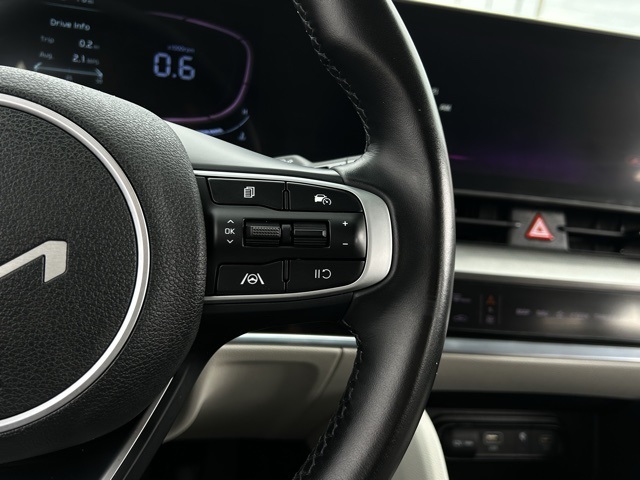 Vehicle image 21 of 48