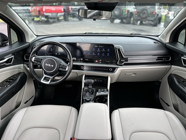 Vehicle image 14 of 48