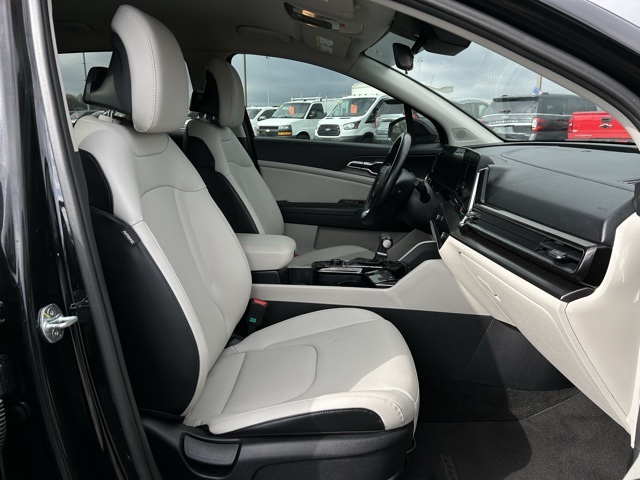Vehicle image 31 of 48