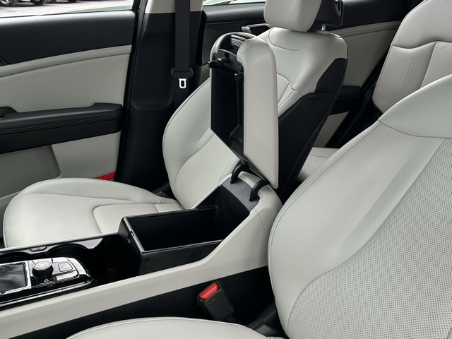 Vehicle image 42 of 48