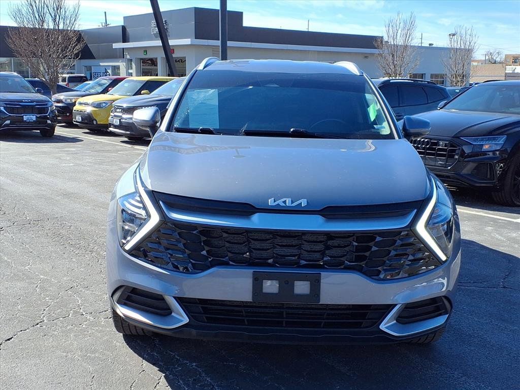2023 Kia Sportage EX Image 2 of 25