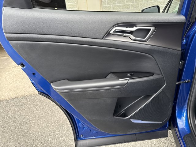 Vehicle image 27 of 37