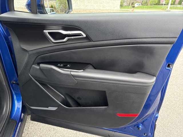 Vehicle image 31 of 37