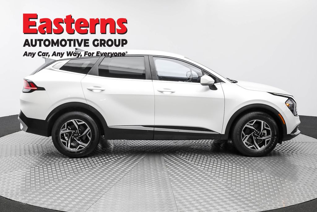 2023 Kia Sportage LX Image 17 of 62