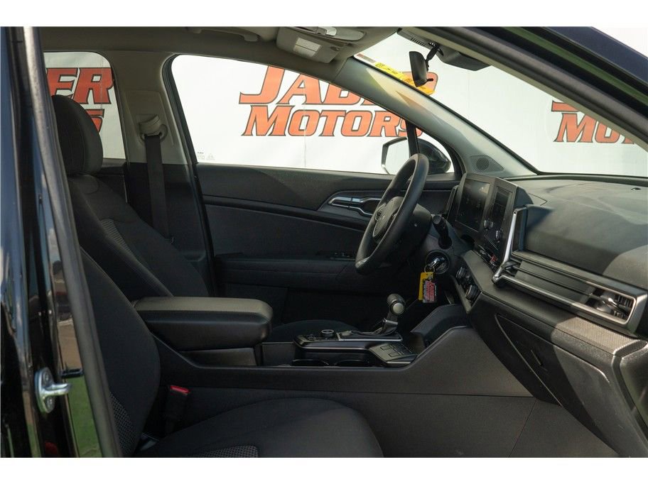 Vehicle image 34 of 43