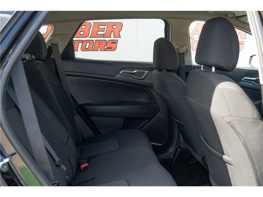Vehicle image 37 of 43