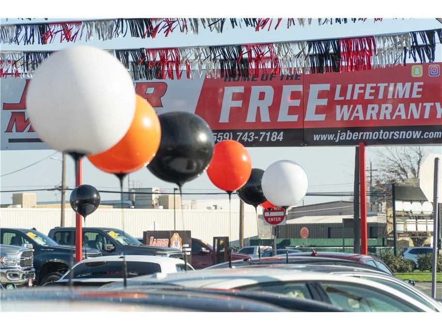 Vehicle image 18 of 43