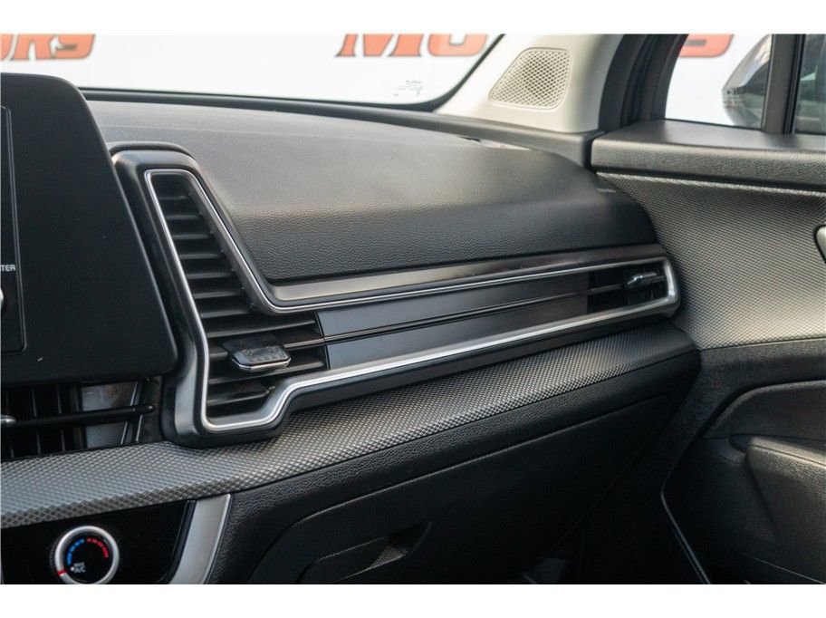 Vehicle image 21 of 43