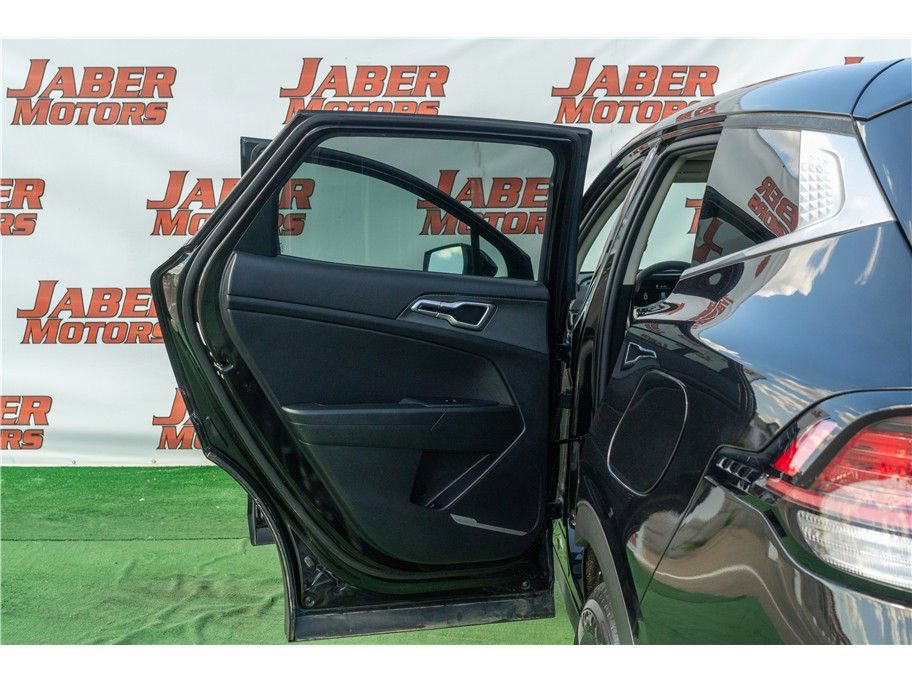 Vehicle image 29 of 43