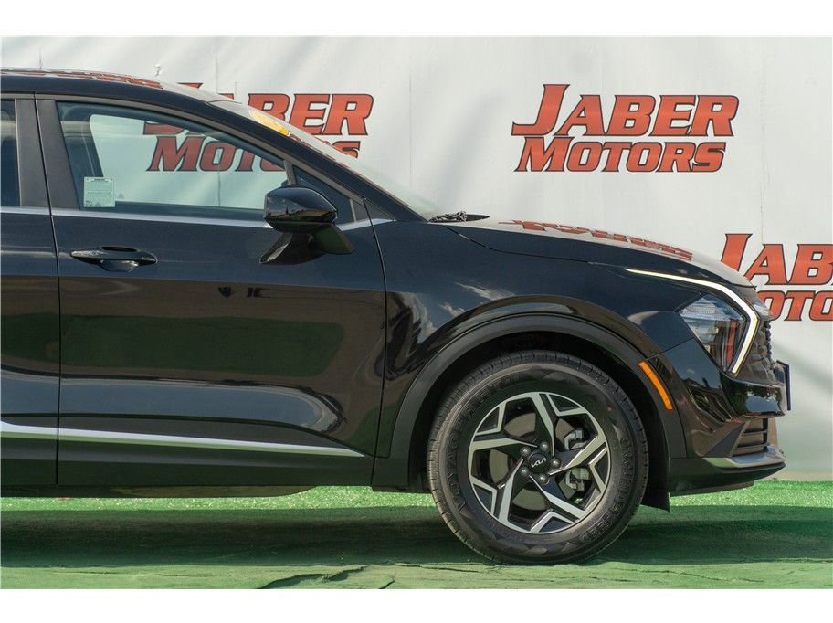 Vehicle image 4 of 43