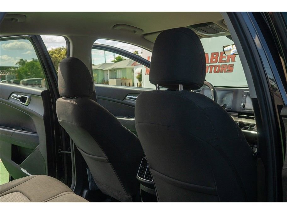 Vehicle image 31 of 43