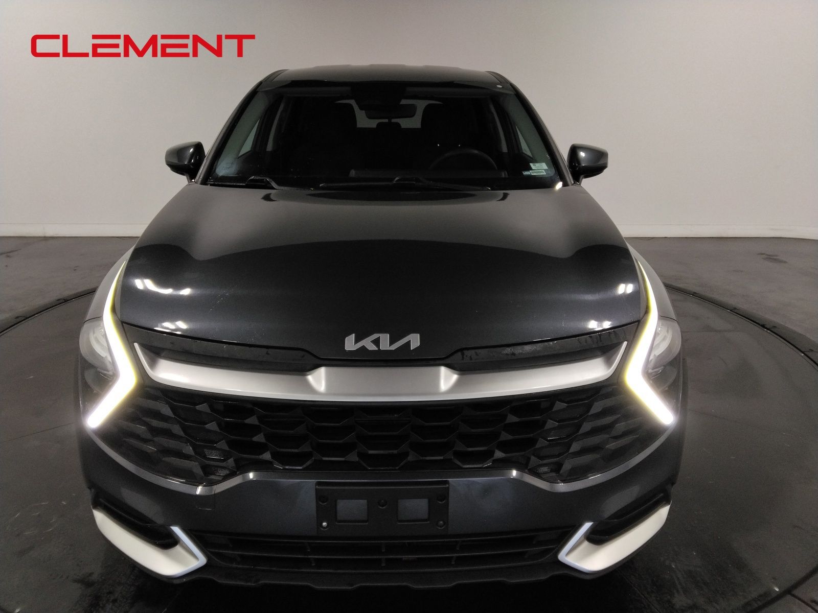 2023 Kia Sportage LX Image 2 of 39